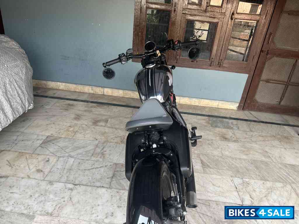 Jawa 42 Bobber Black Mirror