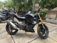 Cosmic Black BMW G 310 R