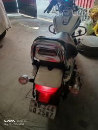 White Bajaj Avenger Cruise 220