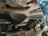 White Bajaj Avenger Cruise 220