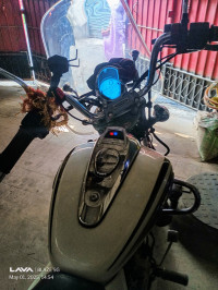 White Bajaj Avenger Cruise 220