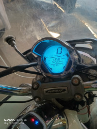 White Bajaj Avenger Cruise 220