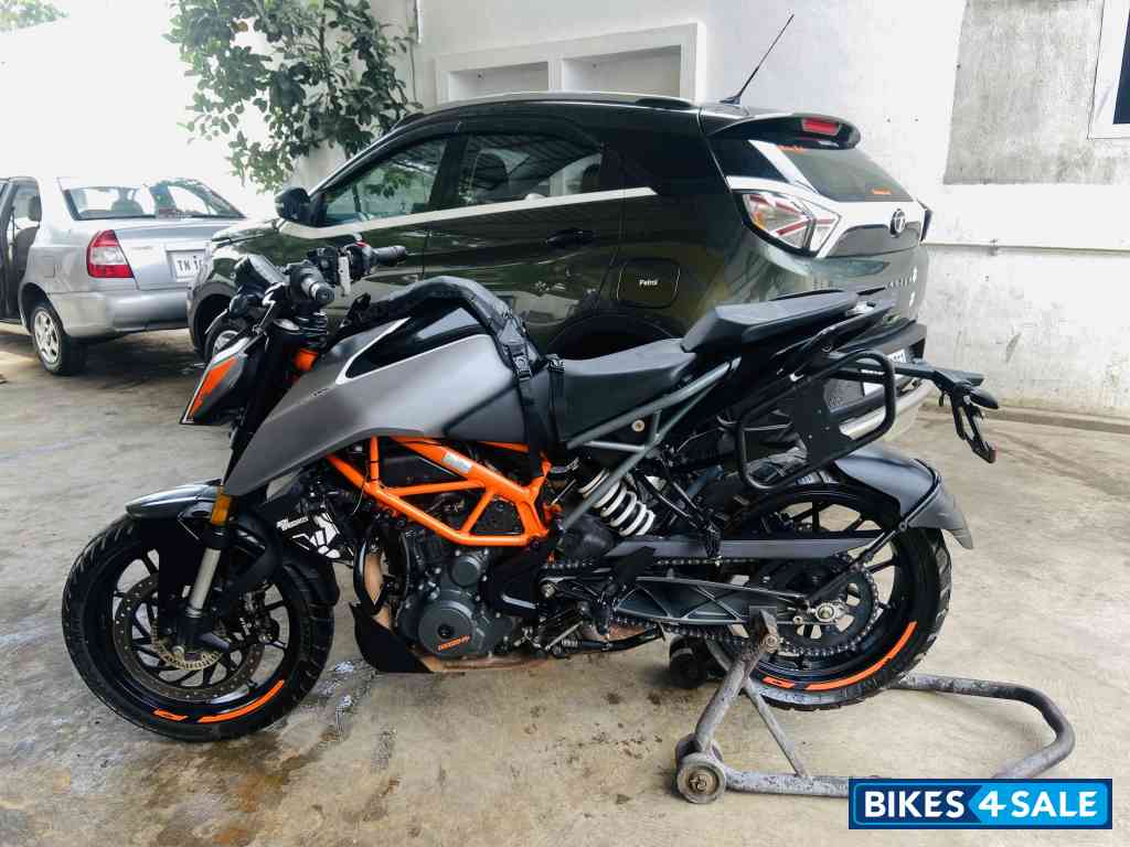 Grey KTM Duke 250 2020