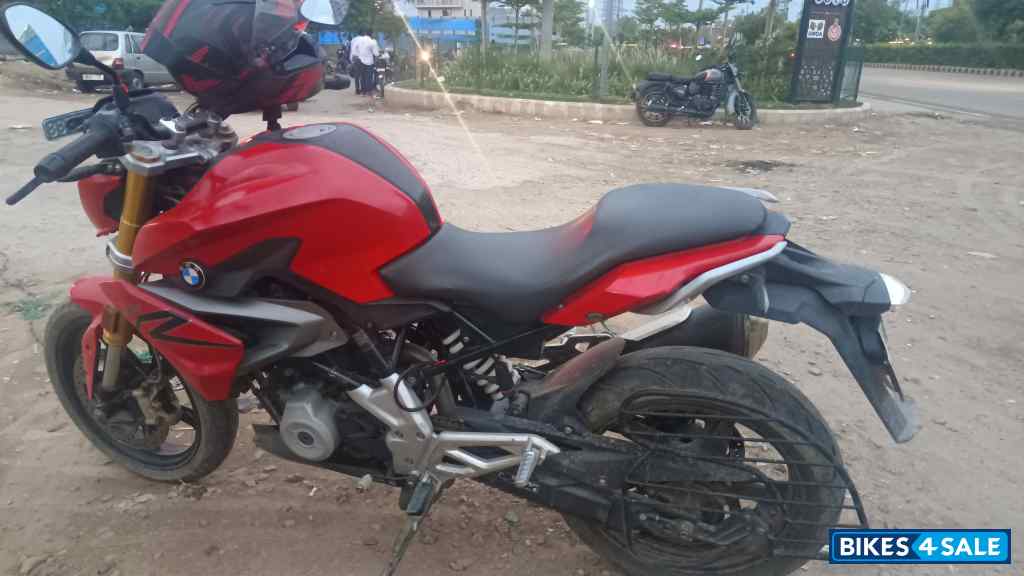 Racing Red BMW G 310 R