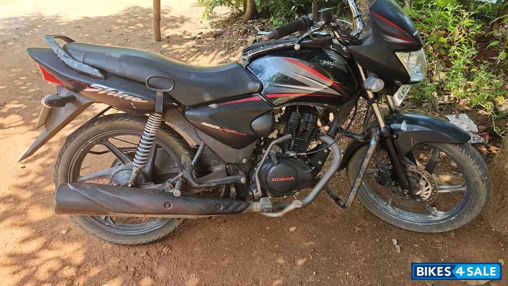 Black Honda Shine 125
