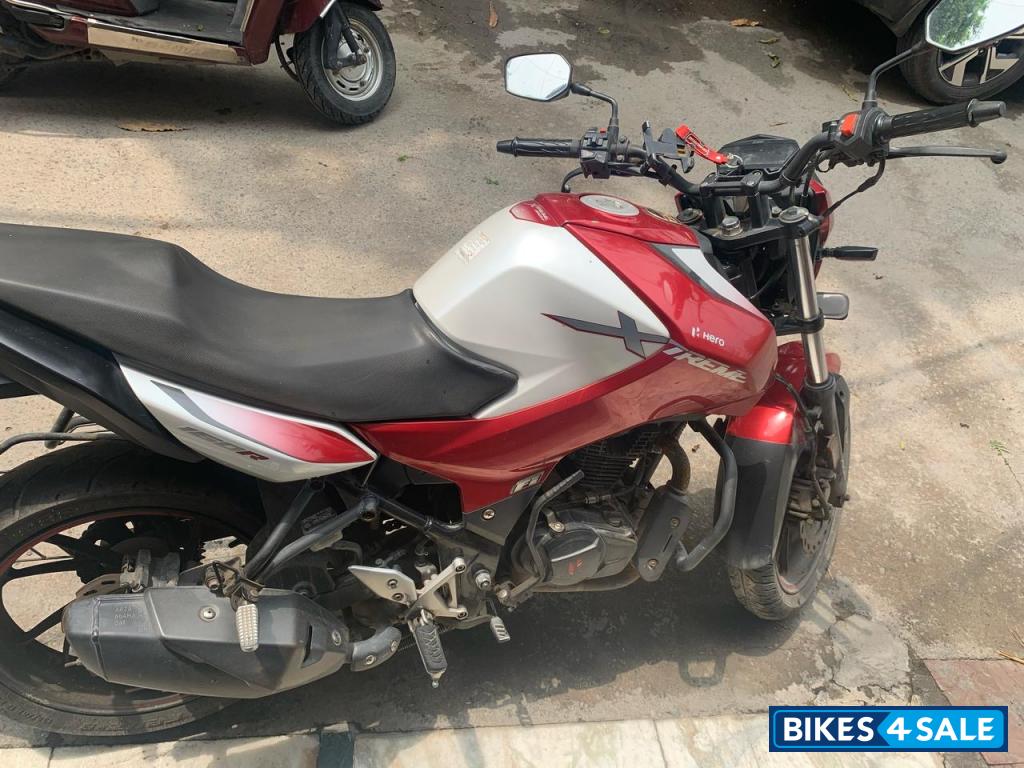 Red And White Hero Xtreme 160R 100 Million Edition