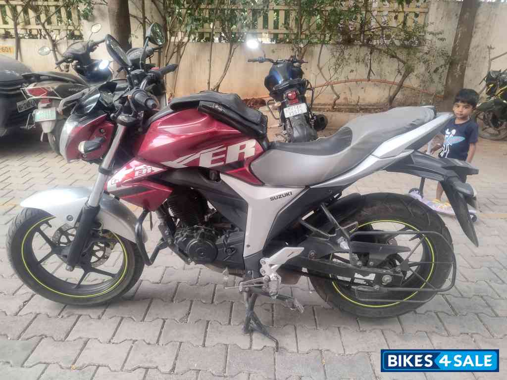 Red Suzuki Gixxer ABS