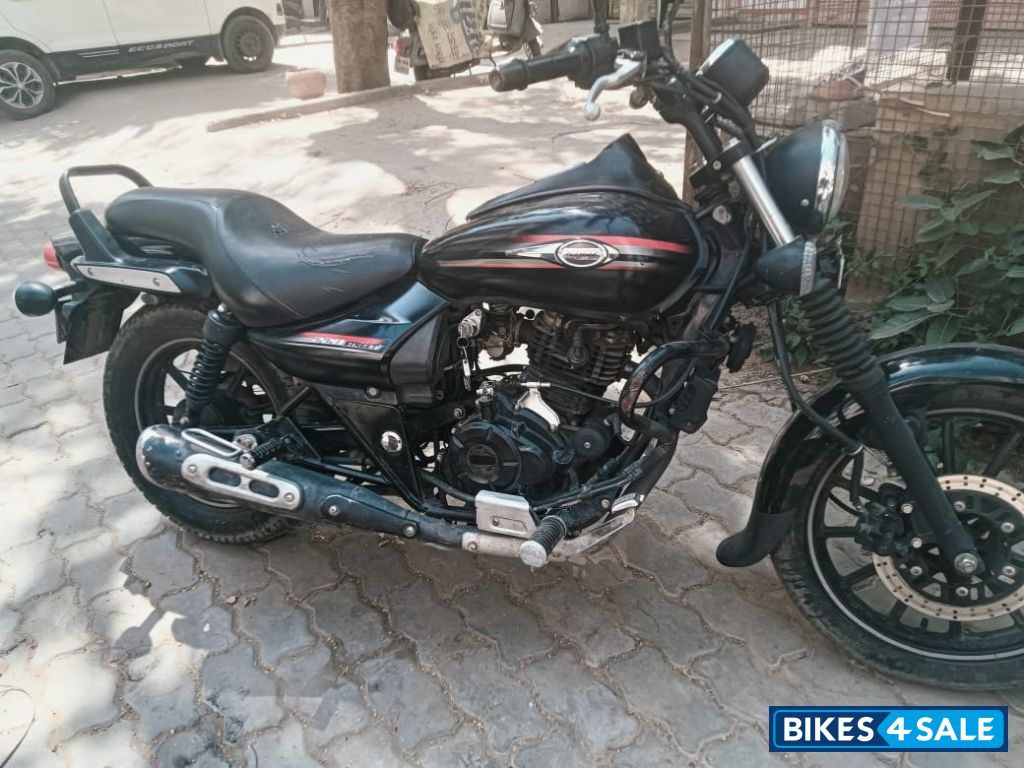Black Bajaj Avenger Street 220