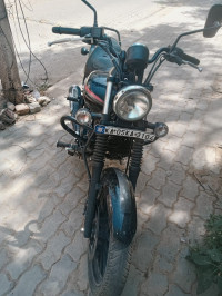 Black Bajaj Avenger Street 220