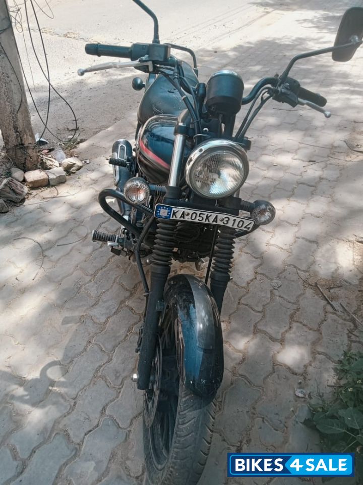 Black Bajaj Avenger Street 220
