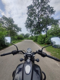 Black Bajaj Avenger Street 220