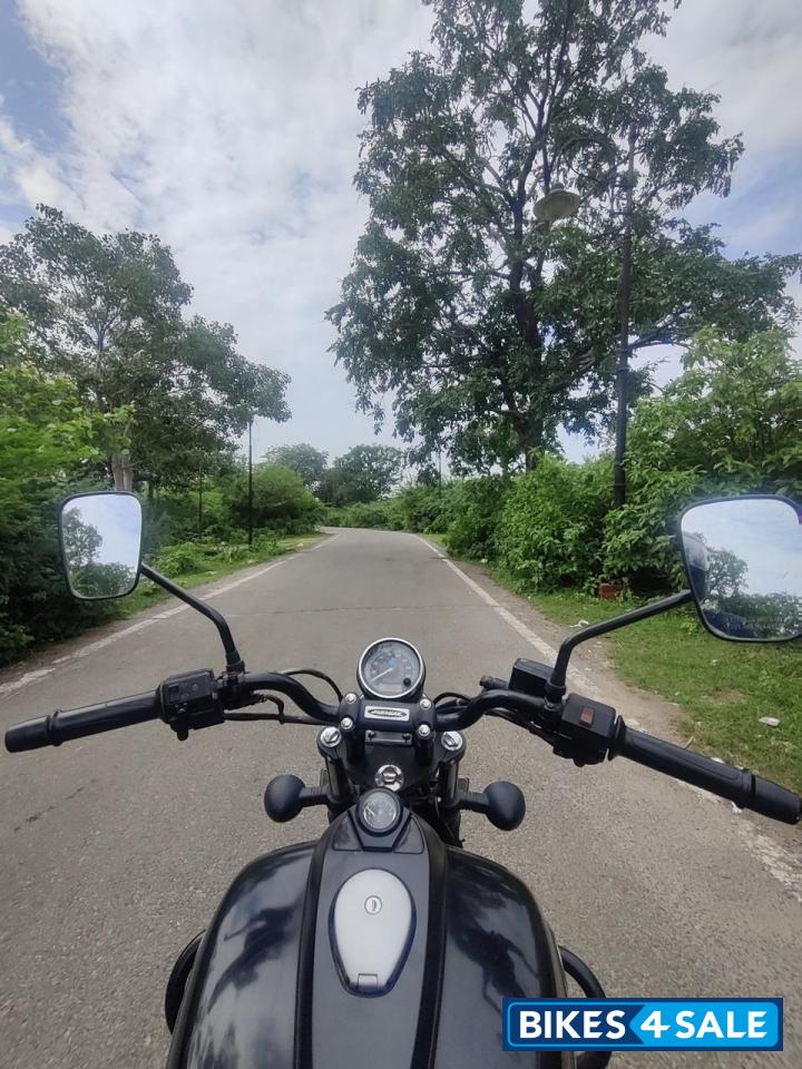 Black Bajaj Avenger Street 220