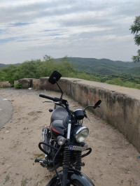 Black Bajaj Avenger Street 220