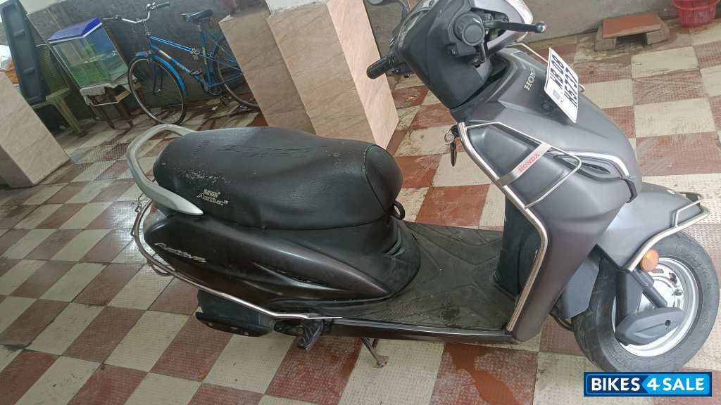 Gray Honda Activa 5G