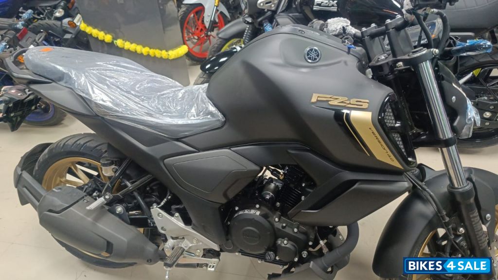 Grey Black Yamaha FZ-S