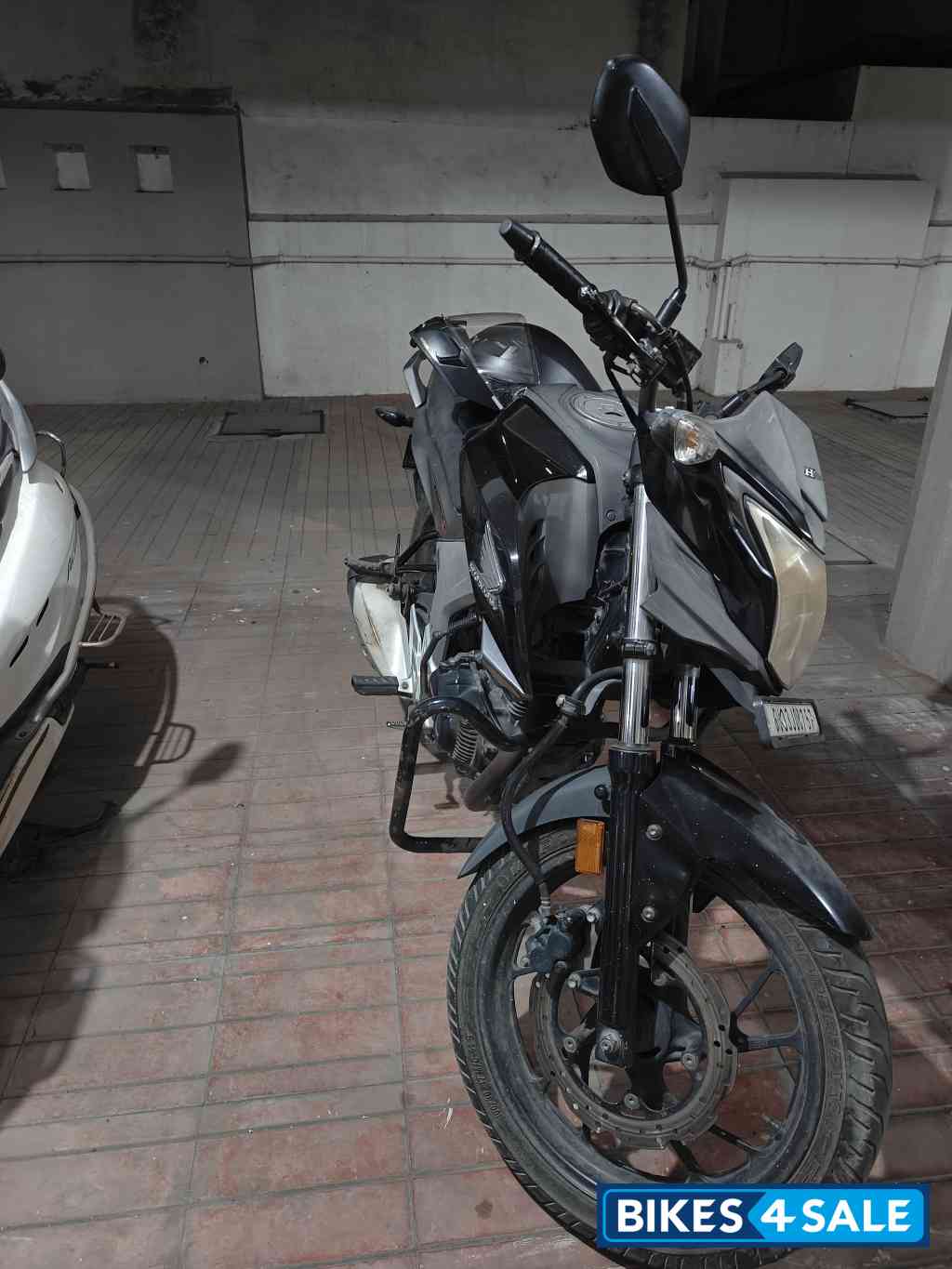 Black Honda CB Hornet 160R