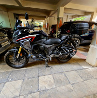 Black Honda CB200X