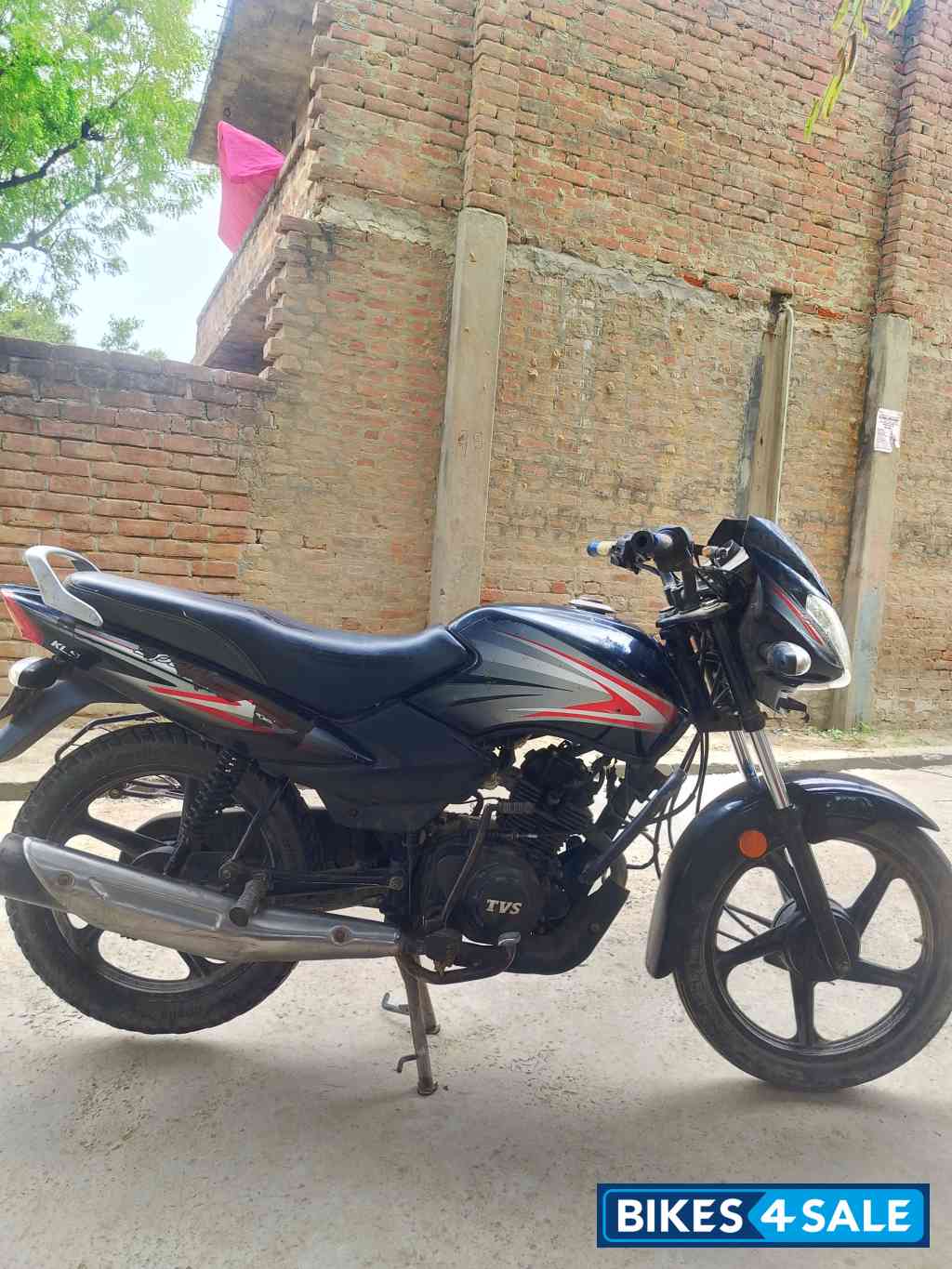 Black,red TVS Sport BS6