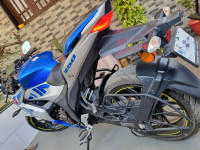 Metallic Sonic Silver Suzuki Gixxer SF 250