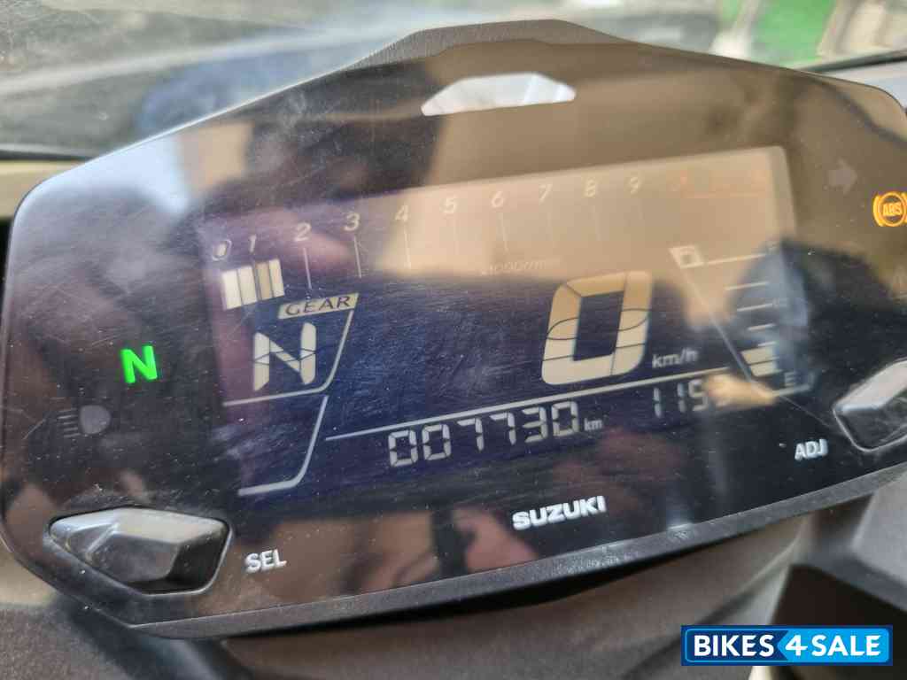 Metallic Sonic Silver Suzuki Gixxer SF 250