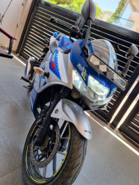 Metallic Sonic Silver Suzuki Gixxer SF 250