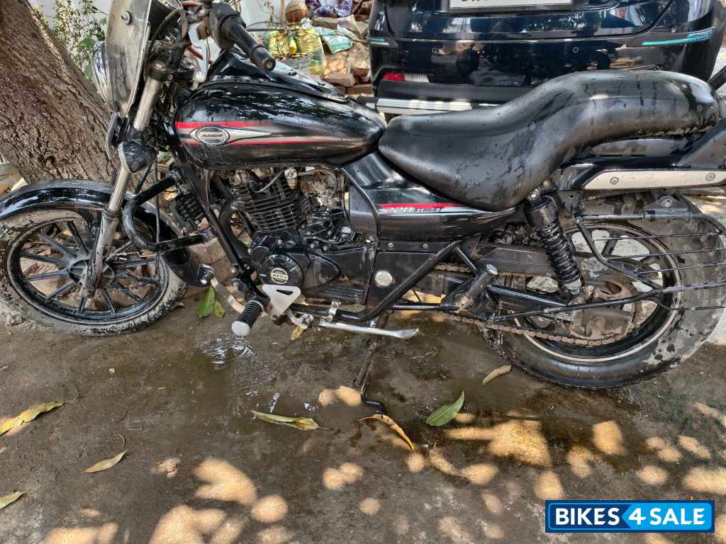 Bajaj Avenger Street 220