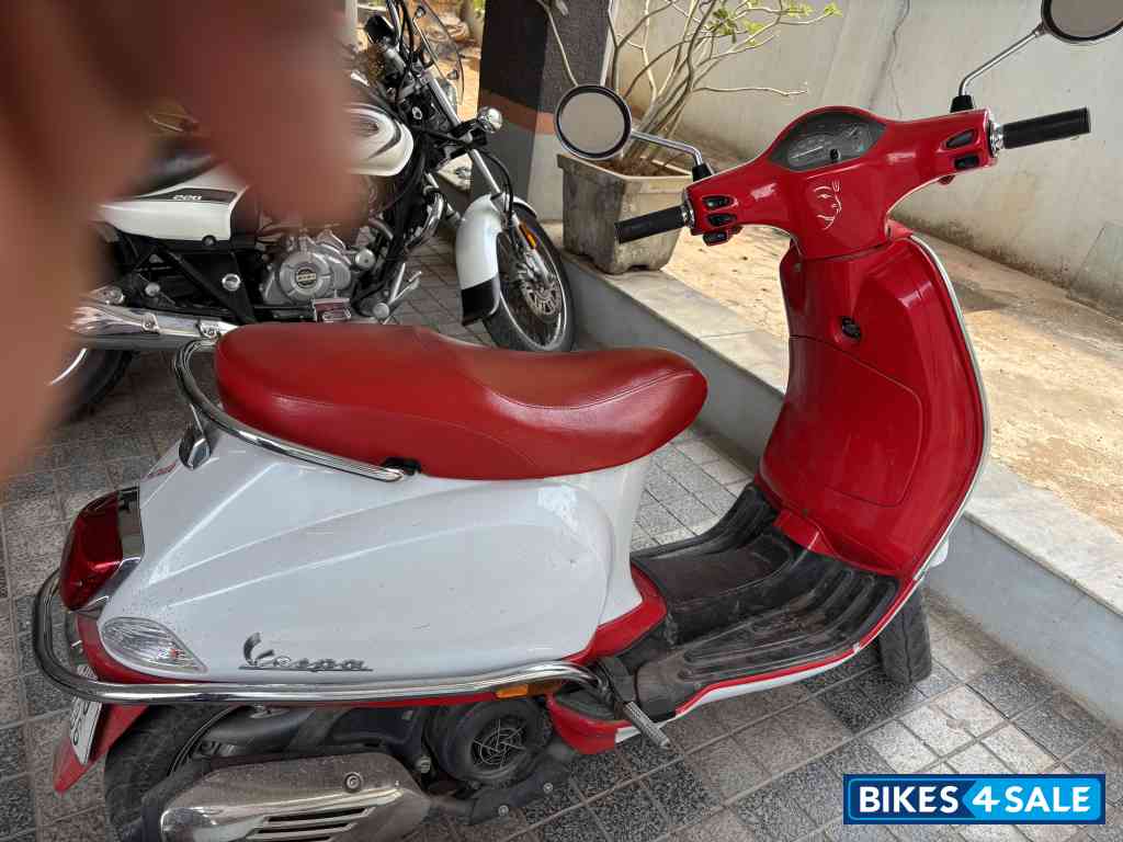 White And Red Vespa ZX 125