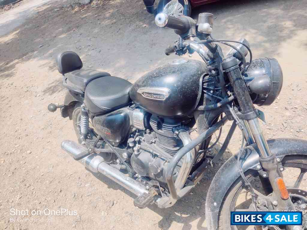 Black Royal Enfield Meteor 350