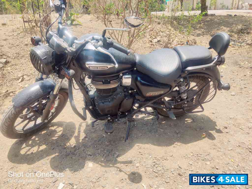Black Royal Enfield Meteor 350