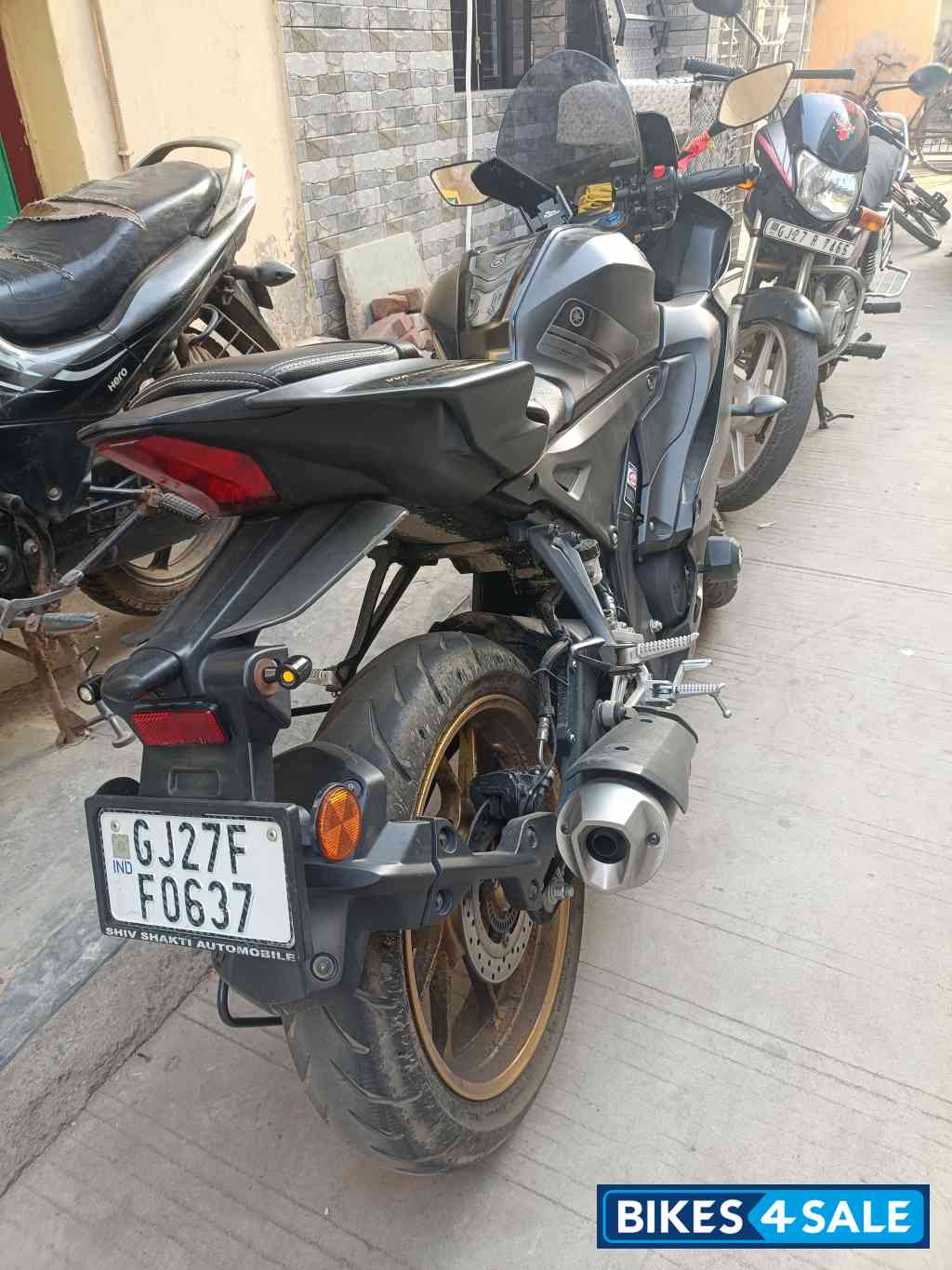 Dark Knight Yamaha R15 V4