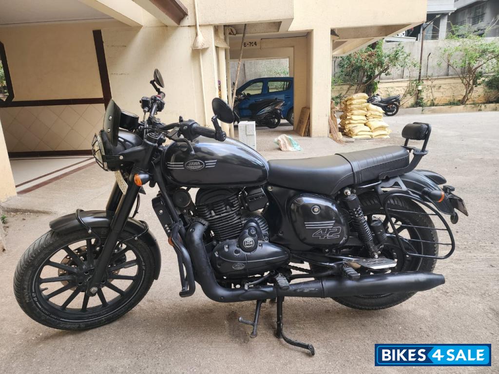 Jawa 42 Dual Channel ABS AllStar Black