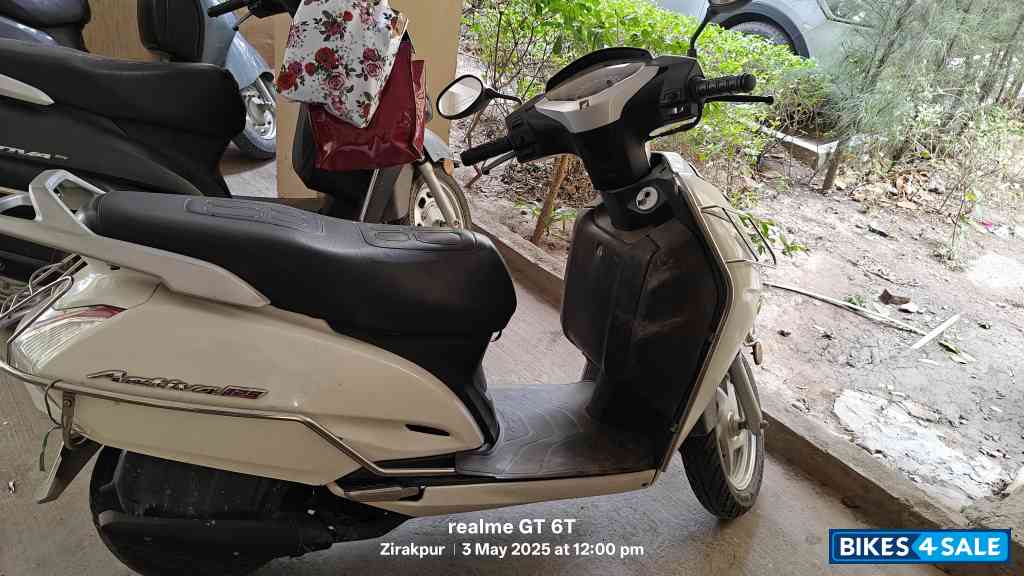 Sparkle White Honda Activa 125