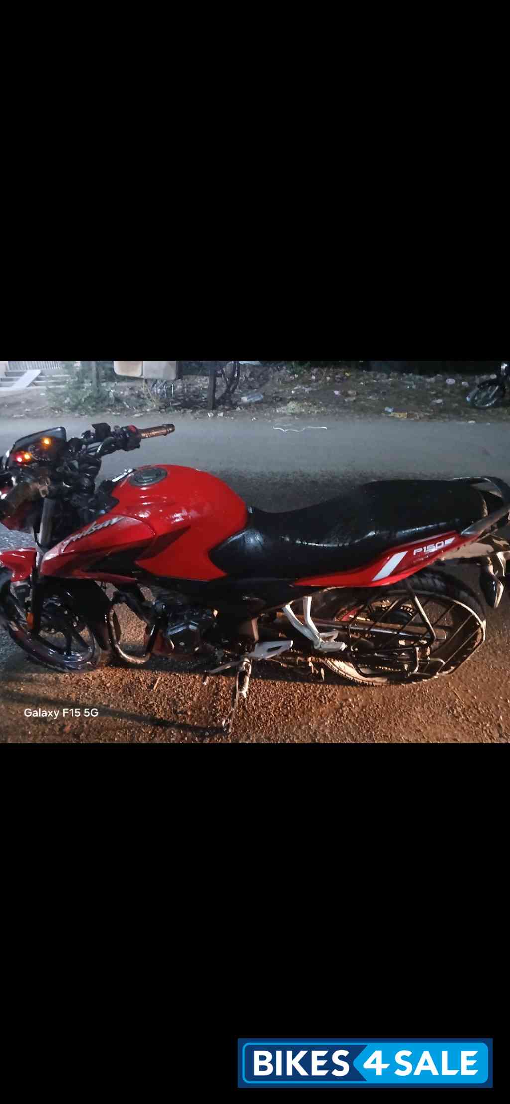 लाल Bajaj Pulsar P150