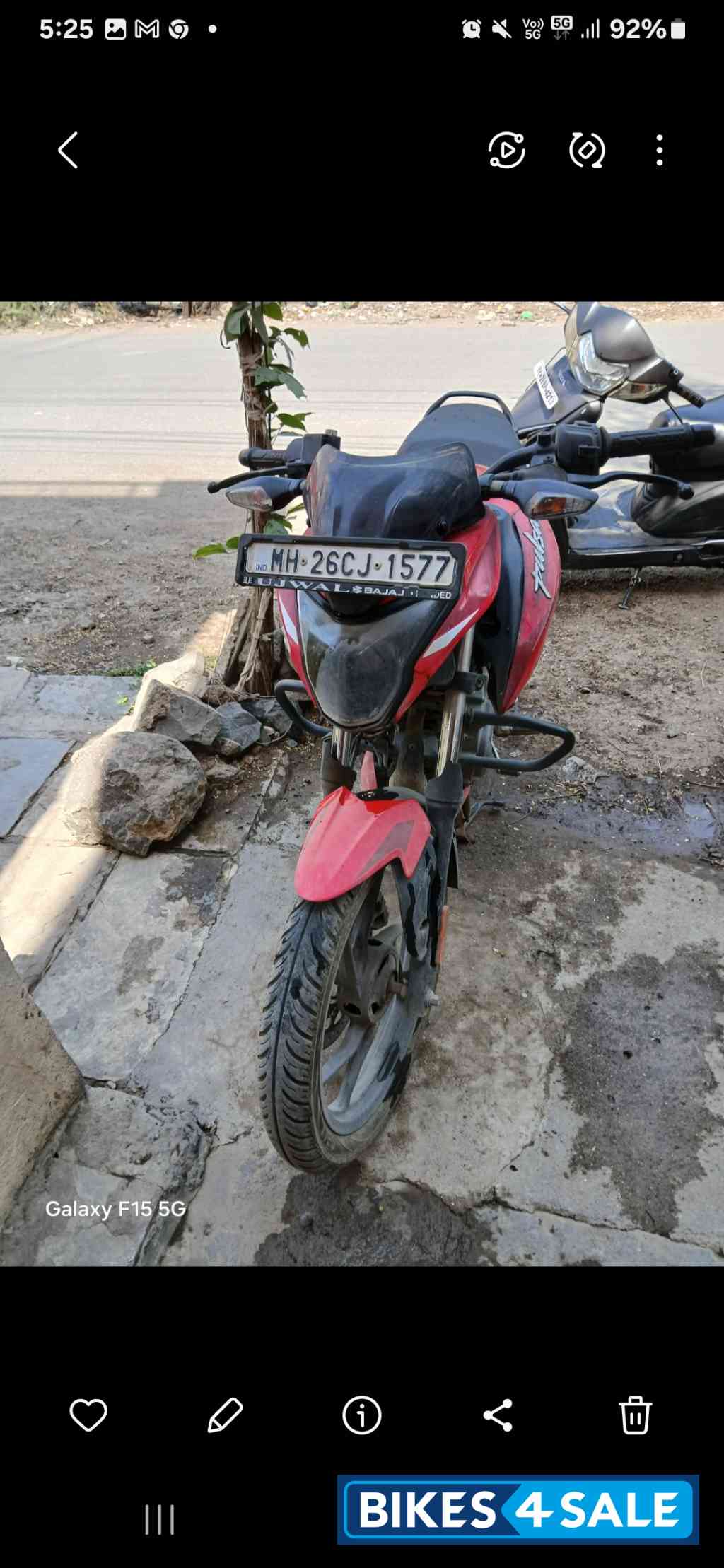 लाल Bajaj Pulsar P150