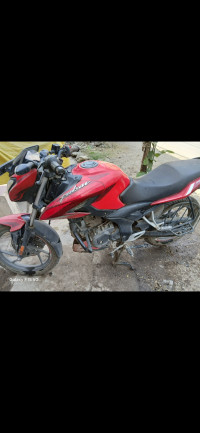 लाल Bajaj Pulsar P150