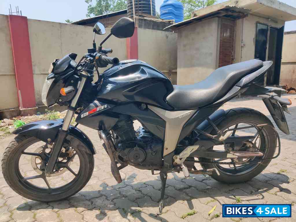 Black Suzuki Gixxer 150
