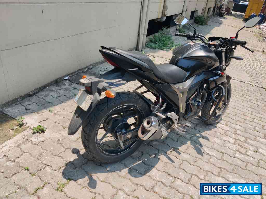 Black Suzuki Gixxer 150