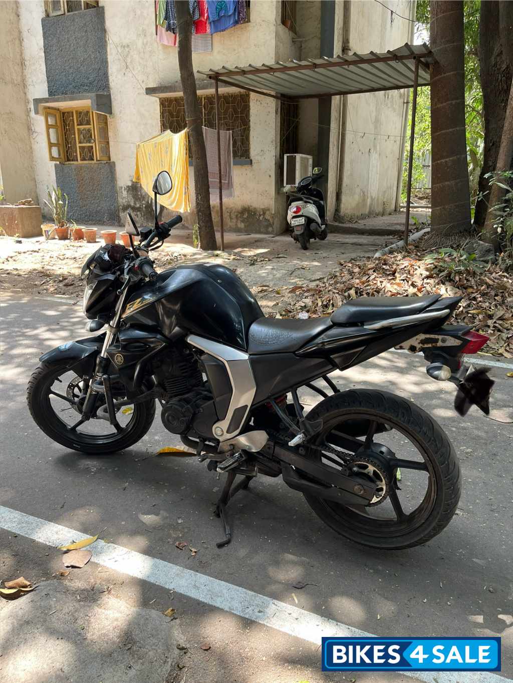 Black Yamaha FZ FI V2 Black Yamaha FZ FI V2