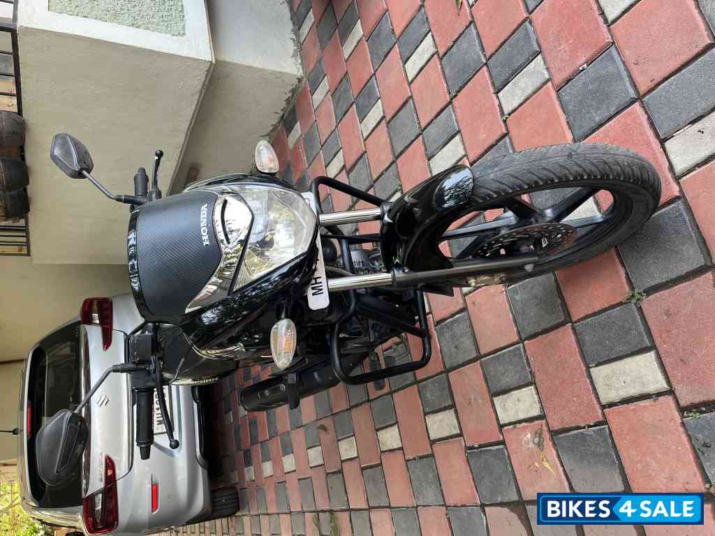 Black Honda CB Unicorn