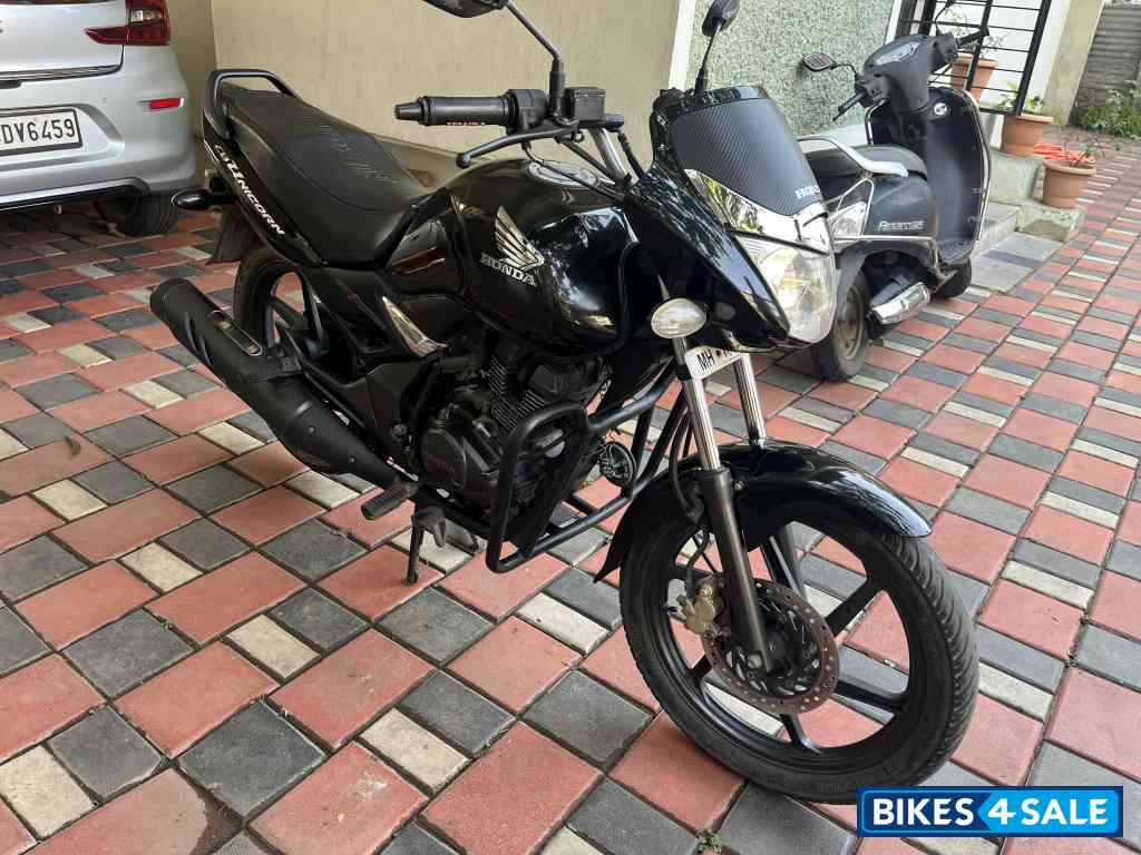 Black Honda CB Unicorn