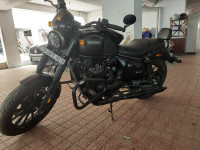 Yezdi Roadster Dark 2022 Model