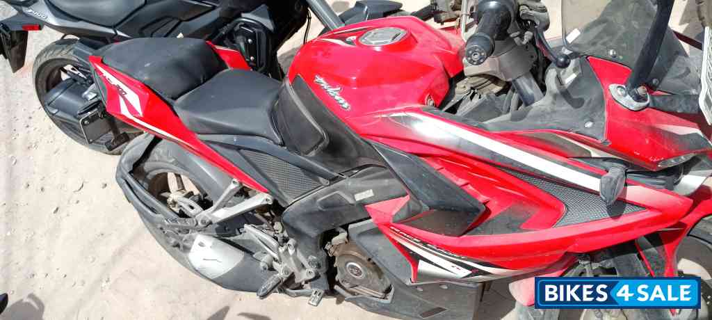 Bajaj Pulsar RS 200