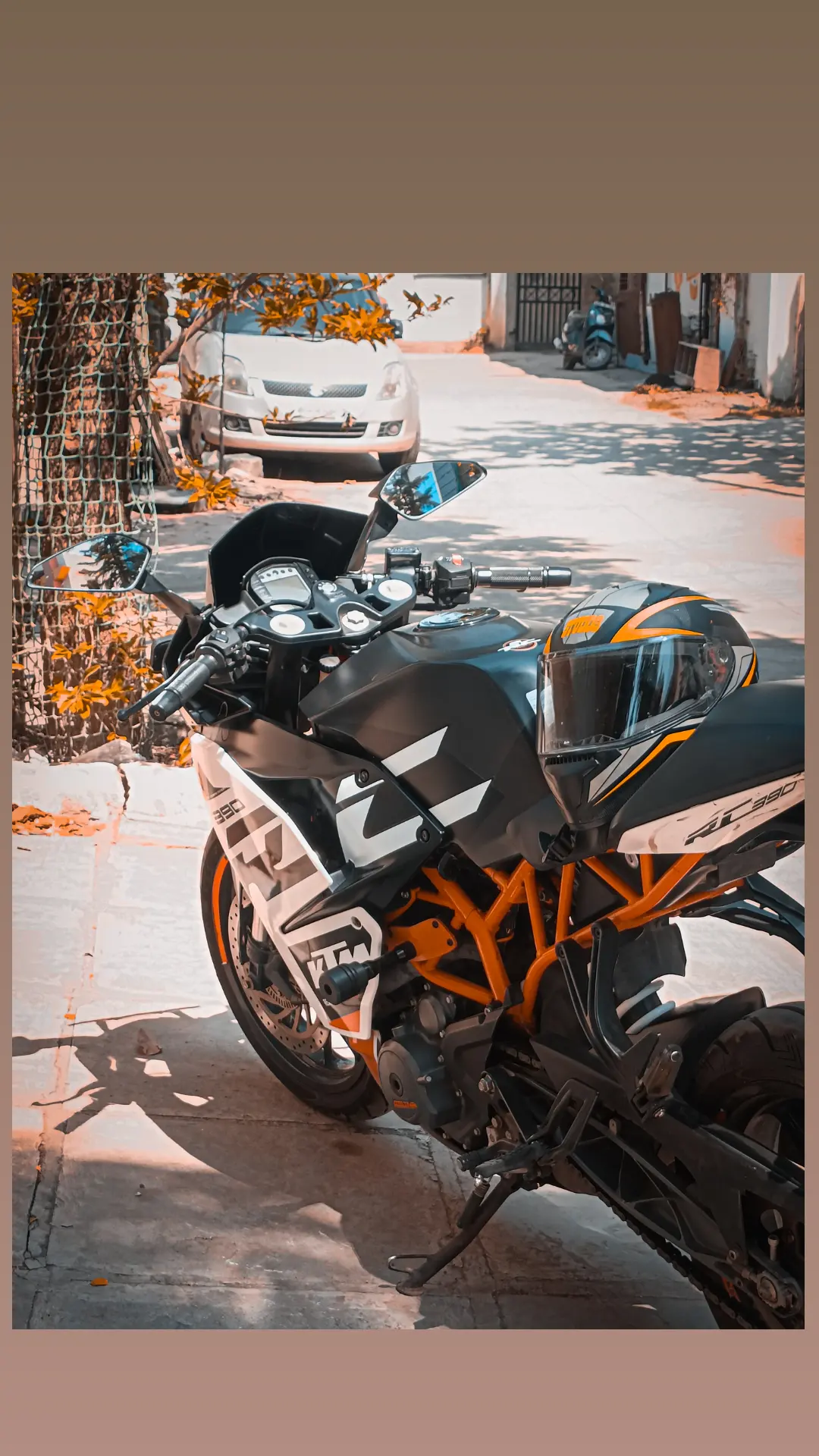 White KTM RC 390