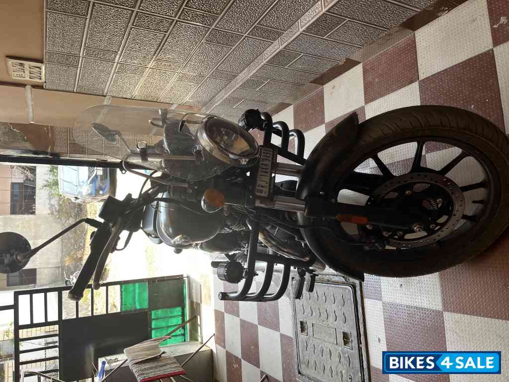 Matt Black Royal Enfield Meteor 350 Stellar