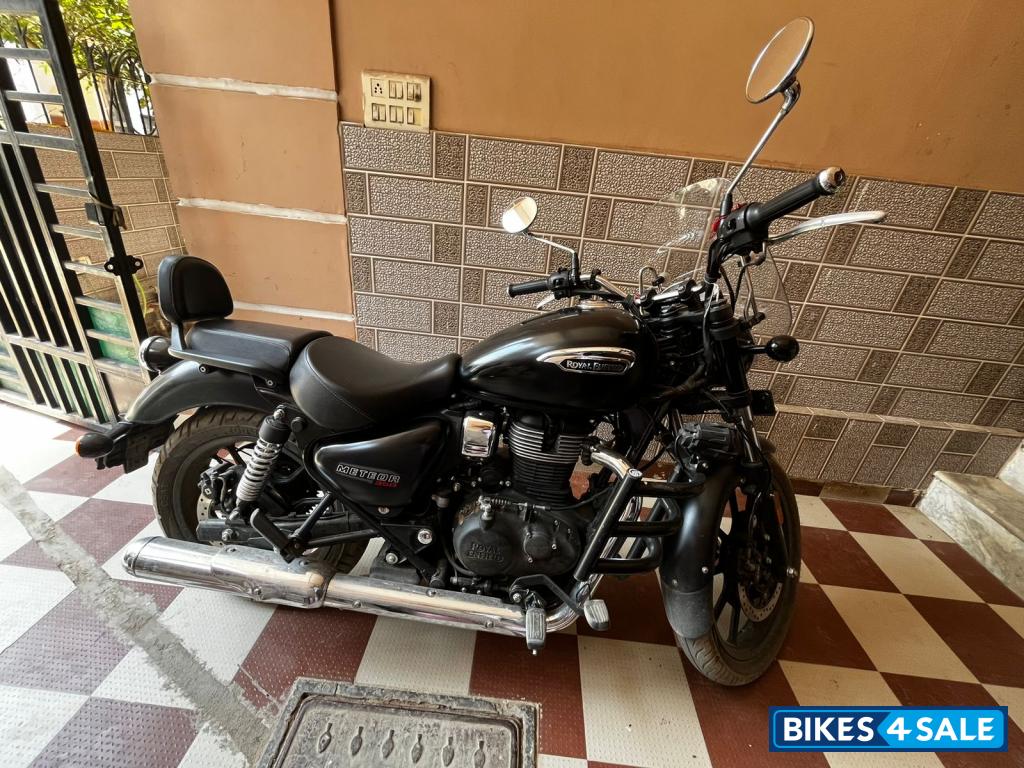 Matt Black Royal Enfield Meteor 350 Stellar