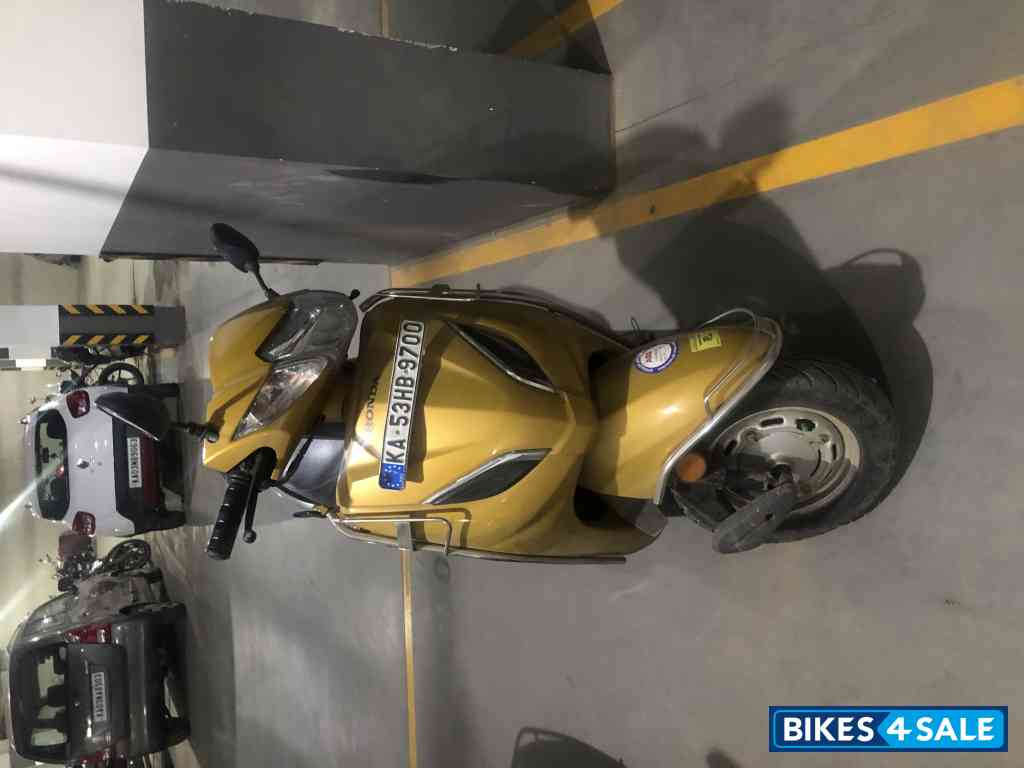 Gold Honda Activa 5G