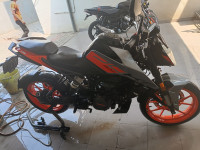 Metallic Silver KTM Duke 200 2022