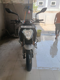 Metallic Silver KTM Duke 200 2022