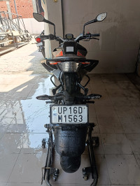 Metallic Silver KTM Duke 200 2022