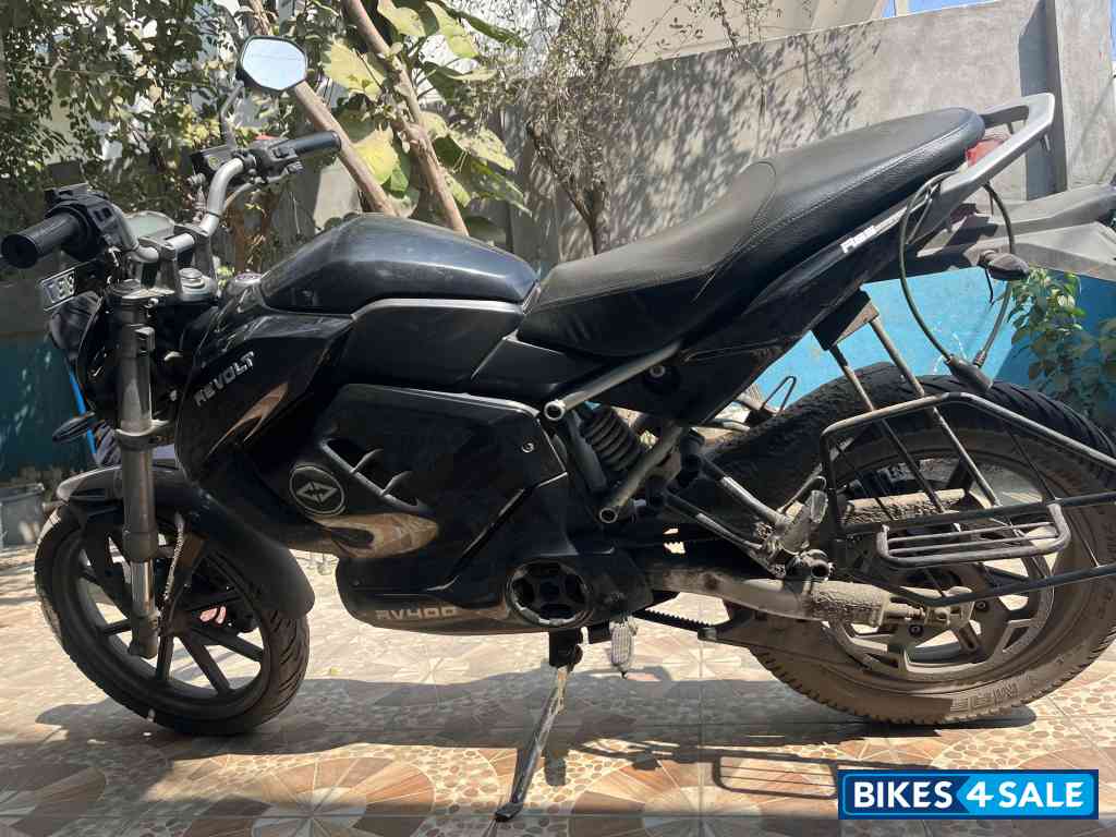 Black Revolt RV 400 Black Revolt RV 400